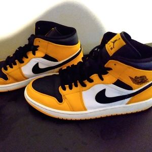 Size:11 Mid Nike Air Jordan sneakers